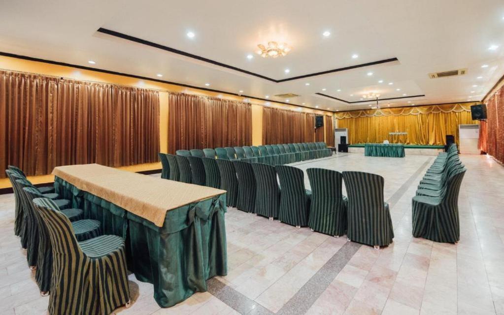 The Pine Resort Pathum Thani Exterior photo