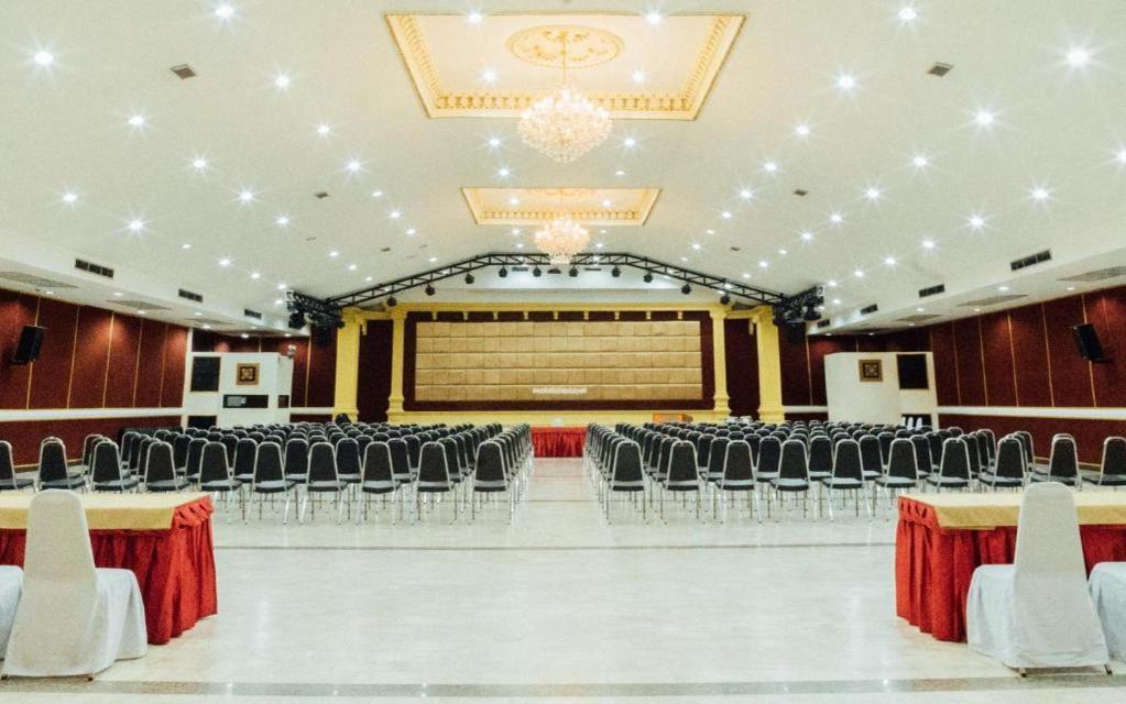 The Pine Resort Pathum Thani Exterior photo