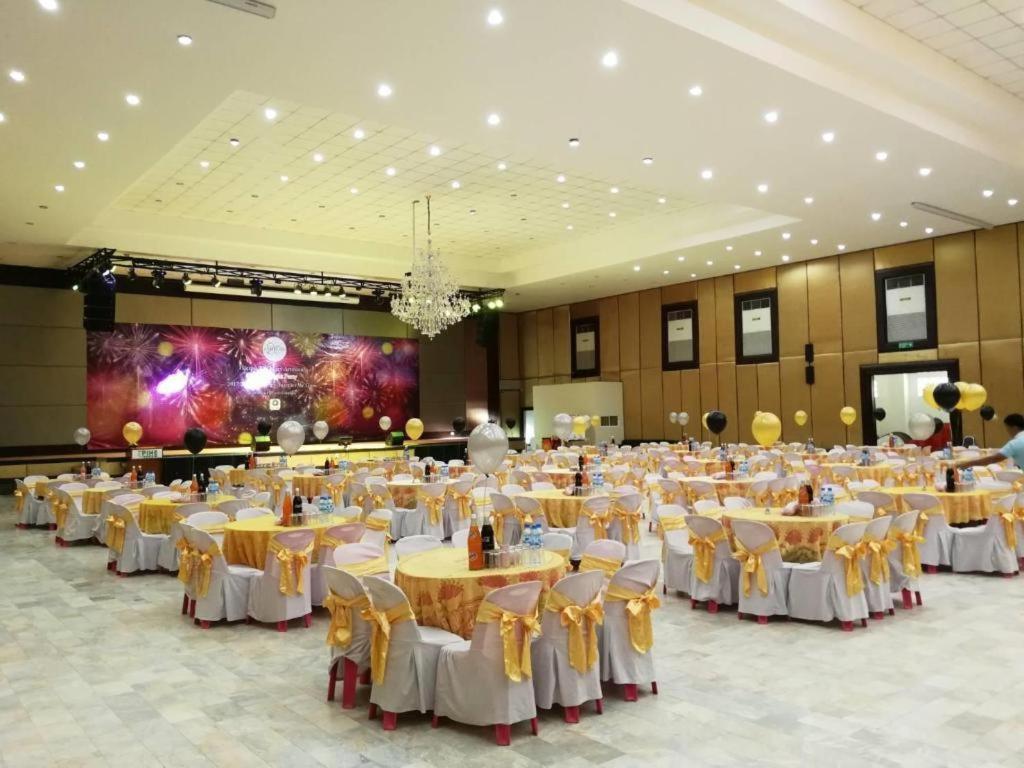The Pine Resort Pathum Thani Exterior photo