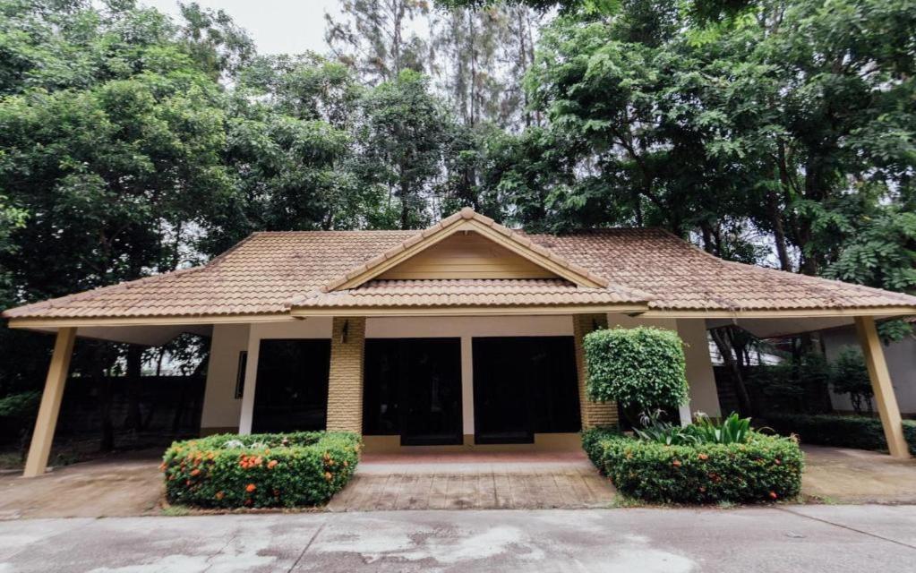 The Pine Resort Pathum Thani Exterior photo
