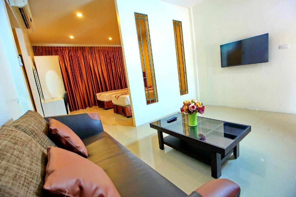 The Pine Resort Pathum Thani Exterior photo